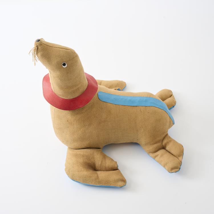 Bild 2 zu Objekt, Robbe, 1971, Renate M&uuml;ller, H. Josef Leven KG, Sonneberg, 179A 142