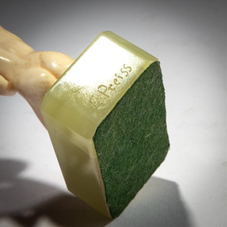 Bild 3 zu Objekt, Elfenbeinfigur 'Posing', um 1925, Ferdinand Preiss, 180A 176