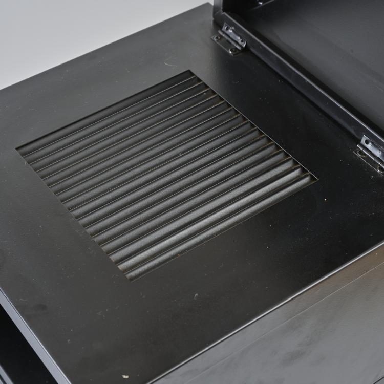 Bild 4 zu Objekt, Cabinet 'Theatre du Monde', 1984 (design), Philippe Starck, XO, Brie-Comte-Robert, 179A 165