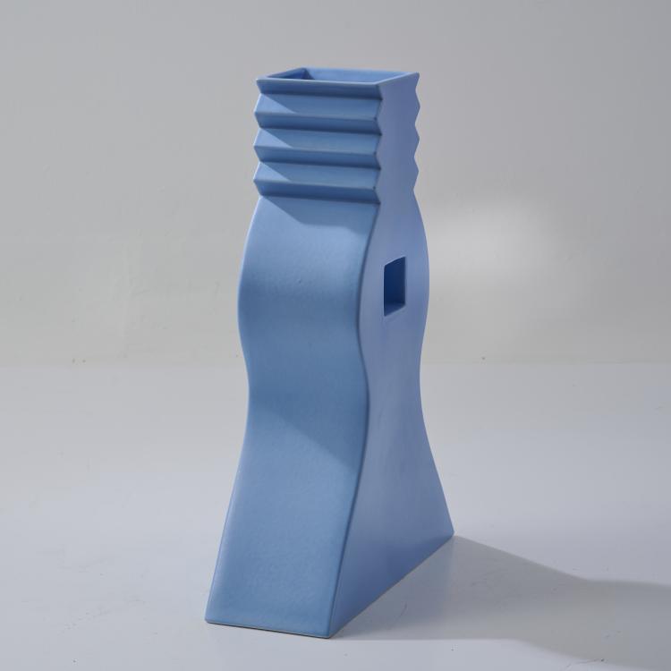 Bild 1 zu Objekt, Vase 'Voglio dire'  from the 'Rovine'- series, 1992, Ettore Sottsass, Bitossi, Montelupo, 179A 87