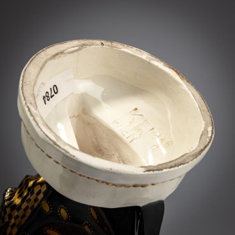 Bild 3 zu Objekt, Schreitende Dame, um 1913, Keramische Werkgenossenschaft, Wien / Vienna, 180A 339