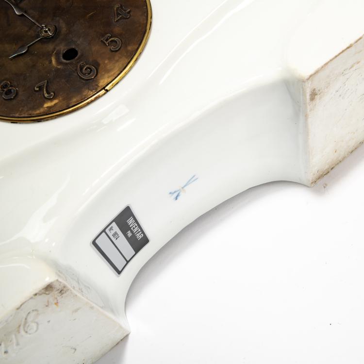 Bild 3 zu Objekt, 'Uhrgeh&auml;use mit zwei Figuren, tanzend', um 1910, Konrad Hentschel, Meissen, KPM, 180A 264