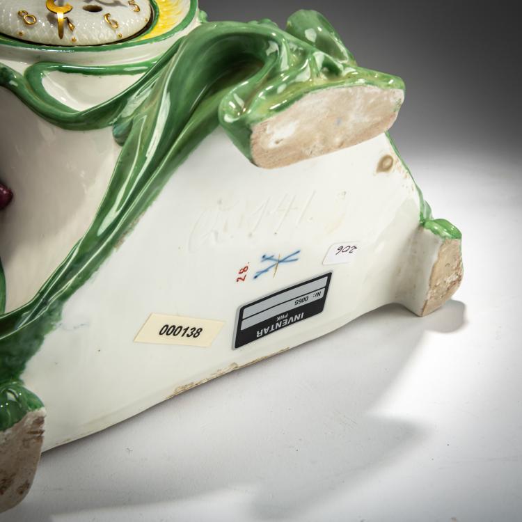 Bild 3 zu Objekt, 'Uhrgeh&auml;use mit vier Figuren', 1897, Konrad Hentschel, Meissen, KPM, 180A 262