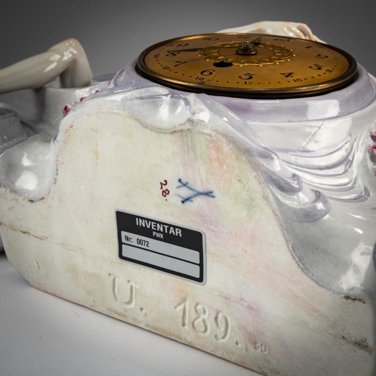 Bild 3 zu Objekt, 'Uhrgeh&auml;use mit Liebespaar', 1904, Paul Helmig, Meissen, KPM, 180A 263