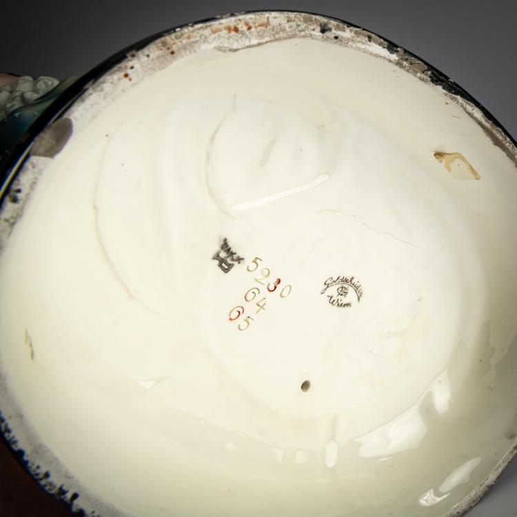 Bild 3 zu Objekt, 'Gefangener Vogel' (Niddy Impekhoven), um 1922, Josef Lorenzl, Goldscheider, Wien / Vienna, 180A 315