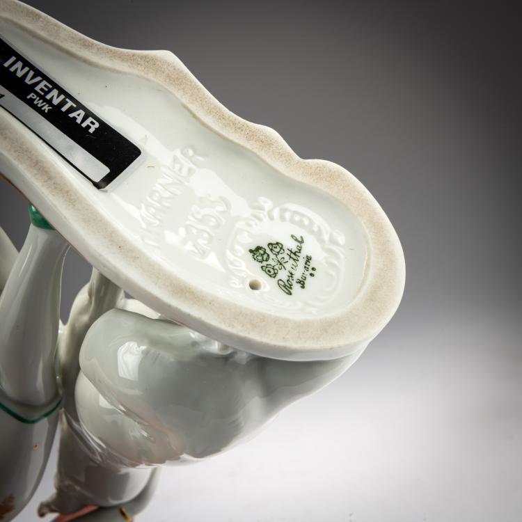 Bild 3 zu Objekt, Young woman with German Shepherd, c. 1926, Theodor K&auml;rner, Rosenthal, Selb, 180A 290