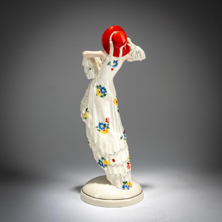 Bild 1 zu Objekt, 'Stehende junge Dame mit gro&szlig;em Hut (in Pose), um 1930, Josef Lorenzl, Goldscheider, Wien / Vienna, 180A 324