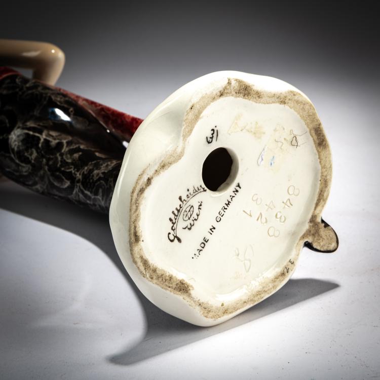 Bild 3 zu Objekt, 'Fashion figure', c. 1938, Claire Herczeg-Weiss, Goldscheider, Wien / Vienna, 180A 336