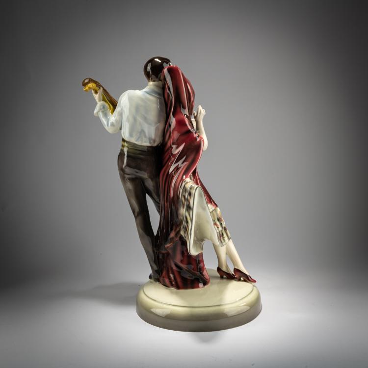 Bild 2 zu Objekt, 'Gruppe Stehende T&auml;nzerin in f&auml;cherartig ausgestelltem Kleid, hinter ihr ein Mann mit Geige', um 1929, Josef Lorenzl, Goldscheider, Wien / Vienna, 180A 323