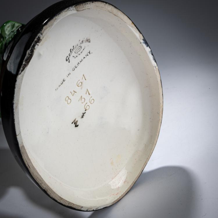 Bild 3 zu Objekt, 'Stehender M&auml;dchenhalbakt mit um die H&uuml;ften geschlungenem langen Tuch', um 1939, Josef Lorenzl, Goldscheider, Wien / Vienna, 180A 337