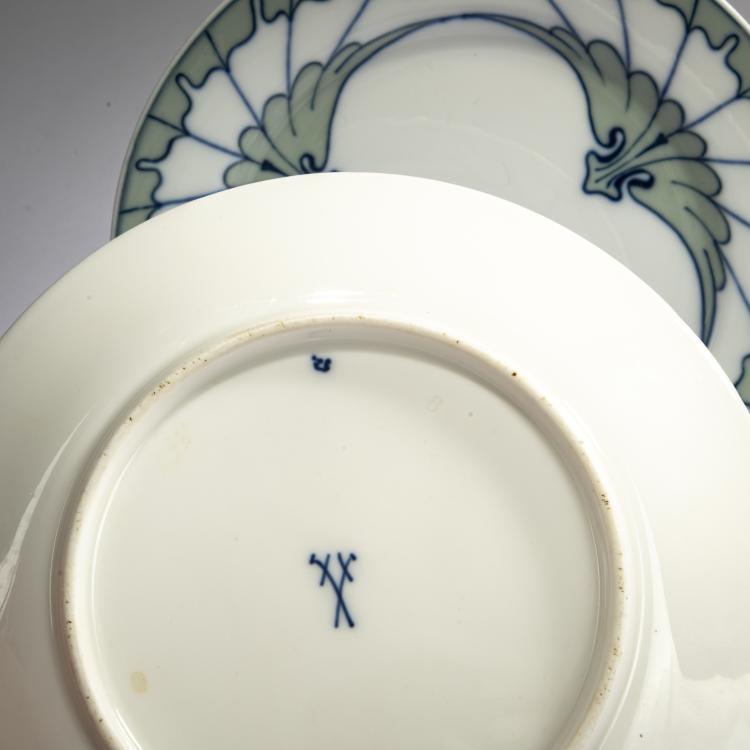 Bild 2 zu Objekt, Drei Speiseteller 'Fl&uuml;gelmuster', 1901, Rudolf Hentschel, Meissen, KPM, 180A 303