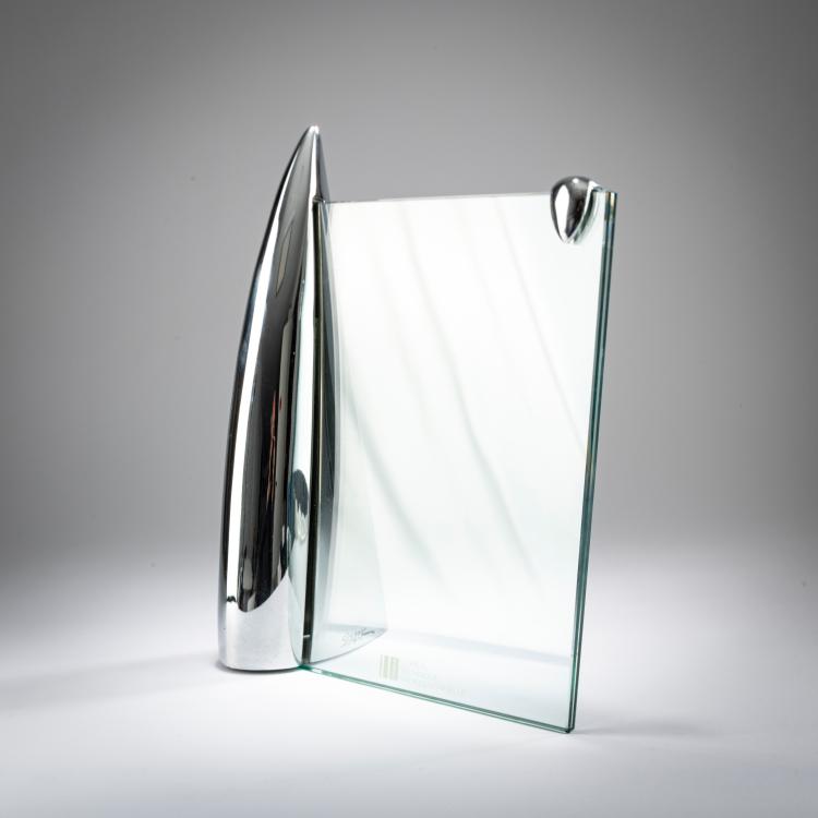 Bild 1 zu Objekt, 'Shark' picture frame, 1989, Philippe Starck, Pr&eacute;sence, Paris; L'Oreal, Paris, 179A 173