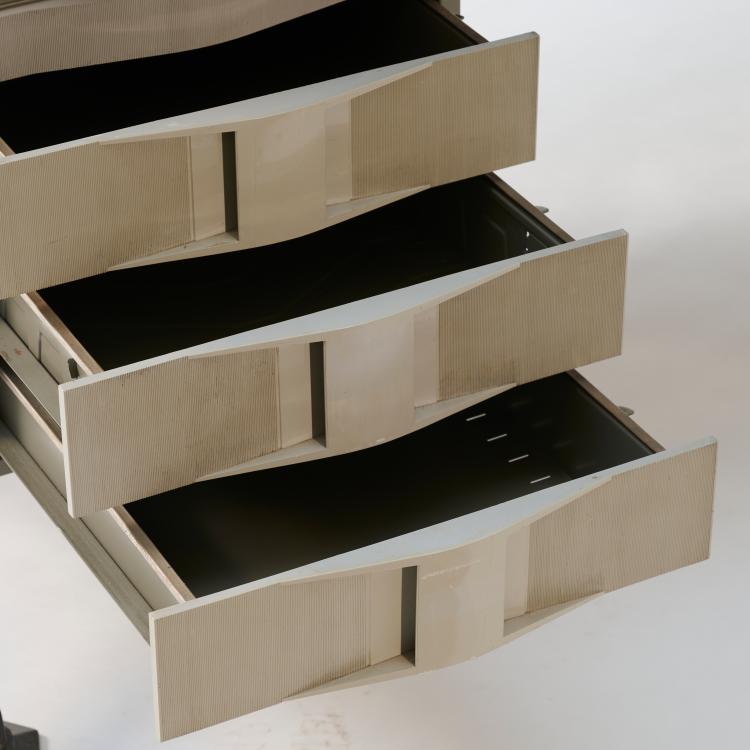 Bild 5 zu Objekt, Schreibtisch 'Arco' mit Papierkorb, 1963, Studio B.B.P.R., Olivetti, Ivrea, 181A 365