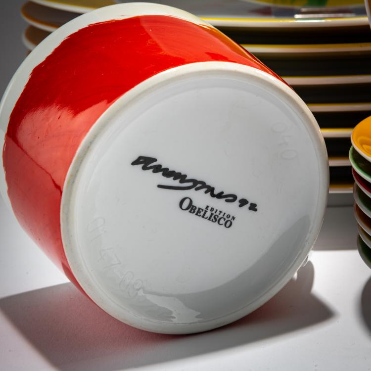 Bild 1 zu Objekt, 24 pieces from a dinner and coffee service, 1992, Allen Jones, Kahla, Th&uuml;ringen, Edition Obelisco, 181C 848