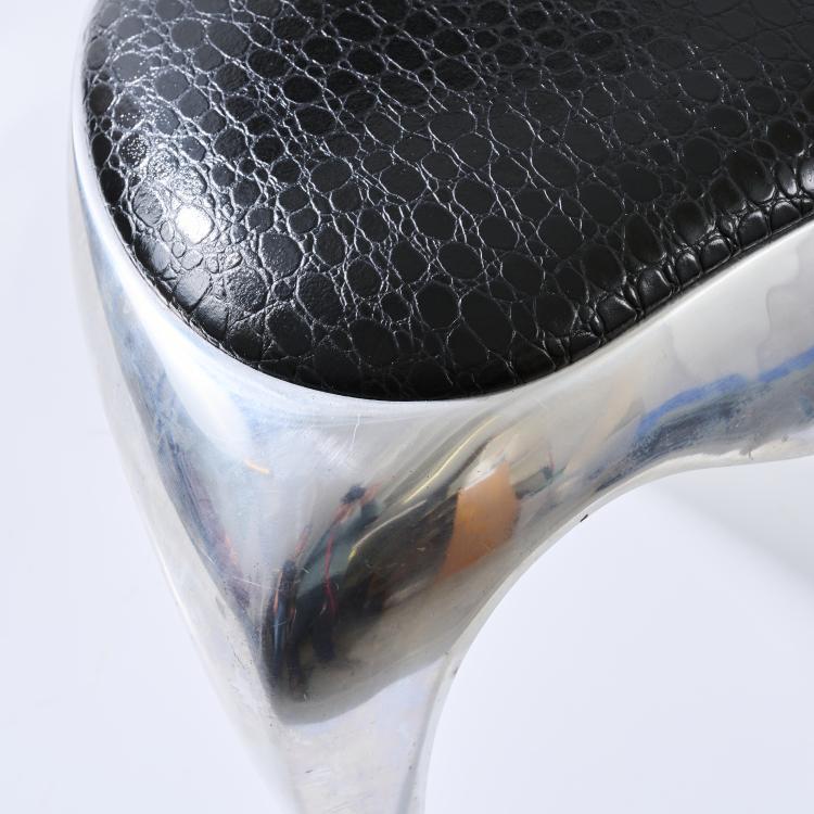 Bild 4 zu Objekt, Zwei St&uuml;hle 'Dolphin tail', 1990, Mark Brazier-Jones, Studio Brazier-Jones, Buckland, Buntingford, 181A 486