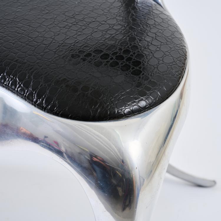 Bild 7 zu Objekt, Zwei St&uuml;hle 'Dolphin tail', 1990, Mark Brazier-Jones, Brazier Jones, Mark, Buckland, Buntingford, 181A 487