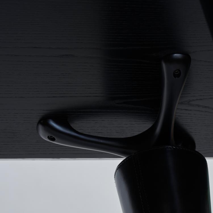 Bild 4 zu Objekt, Table 'Oscar', 1991, Isao Hosoe, Cassina, Mailand, 179A 419