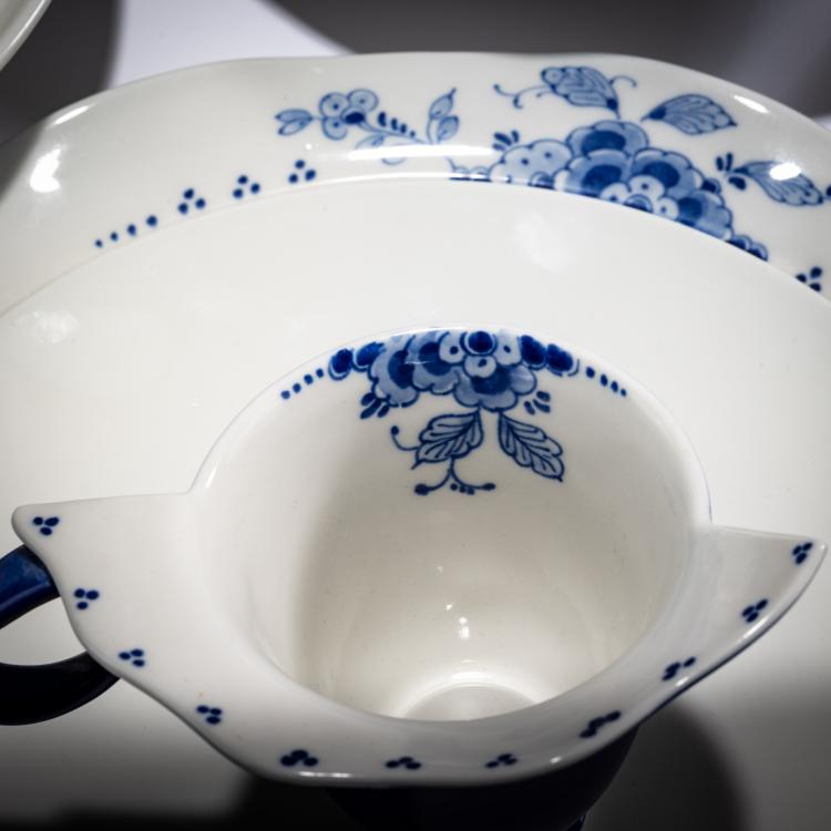 Bild 1 zu Objekt, Six pieces from the 1989 'Albertine' service, 1989, Bořek &Scaron;&iacute;pek, Driade, Caorso; Koninklijke Porceleyne Fles, Delft, 181A 86