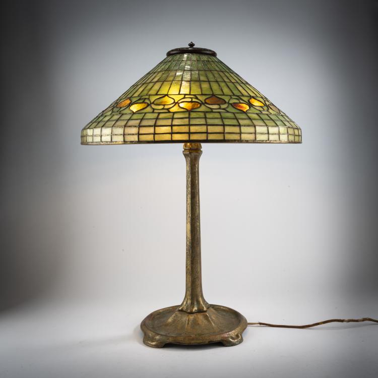 Bild 1 zu Objekt, Table light 'Acorn', c. 1910, Louis C. Tiffany, Tiffany Studios, New York, 