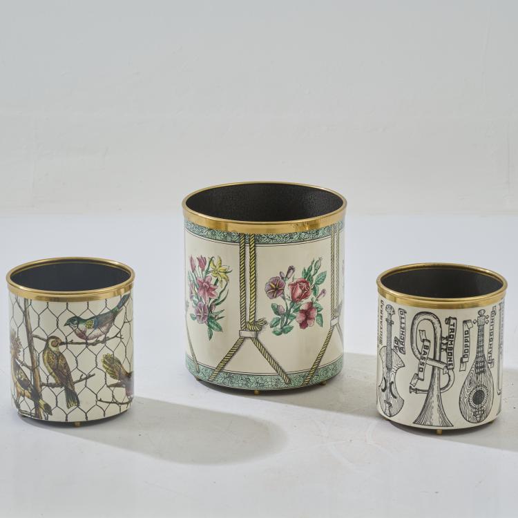 Bild 1 zu Objekt, Three wastepaper baskets 'Uccelli nella gabbia', 'Tamburo con fiori' und 'Strumenti Musicali' , 1950s (design), Piero Fornasetti, Fornasetti, Mailand / Milan, 181A 330