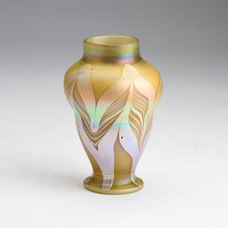 Bild 1 zu Objekt, Kleine 'Favrile'-Vase, 1894, Louis C. Tiffany, Tiffany, New York, 180A 135