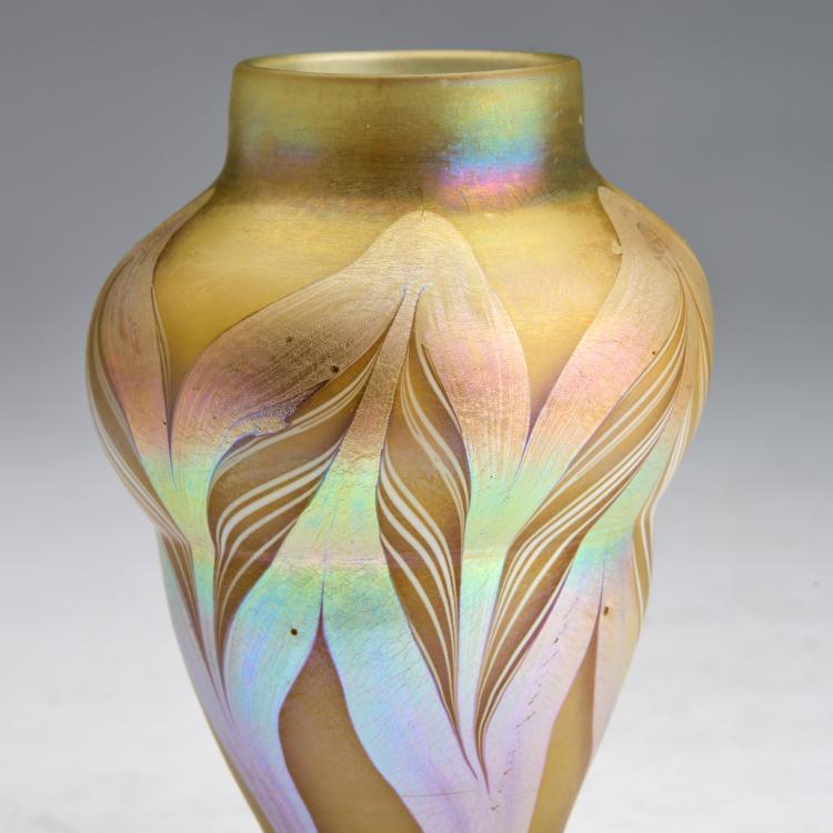 Bild 2 zu Objekt, Kleine 'Favrile'-Vase, 1894, Louis C. Tiffany, Tiffany, New York, 180A 135