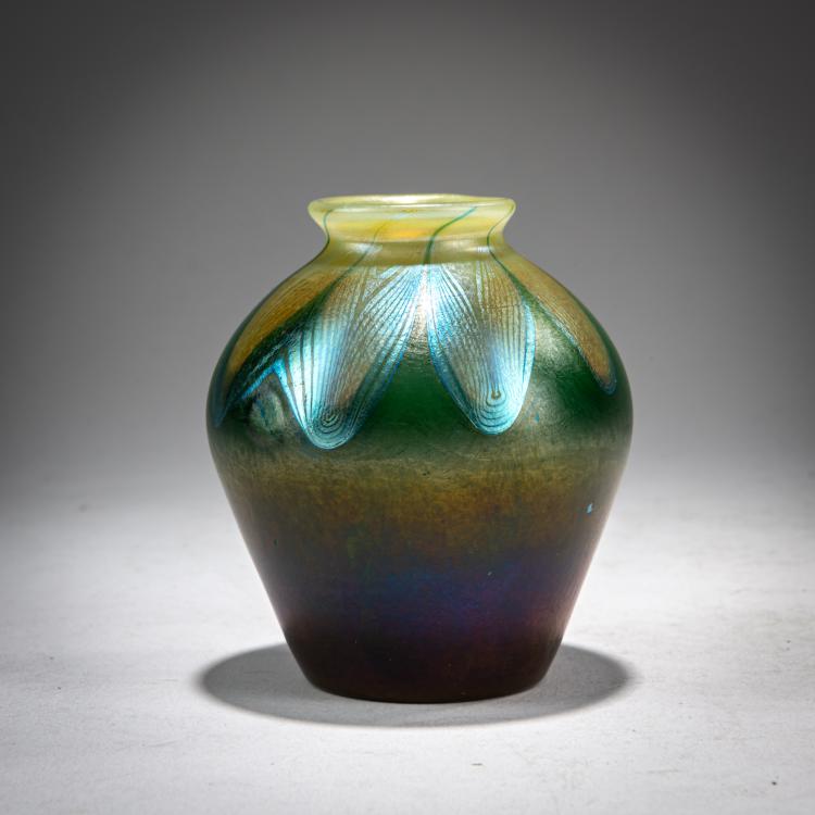 Bild 1 zu Objekt, Miniatur 'Favrile'-Vase, 1901, Louis C. Tiffany, Tiffany, New York, 180A 136