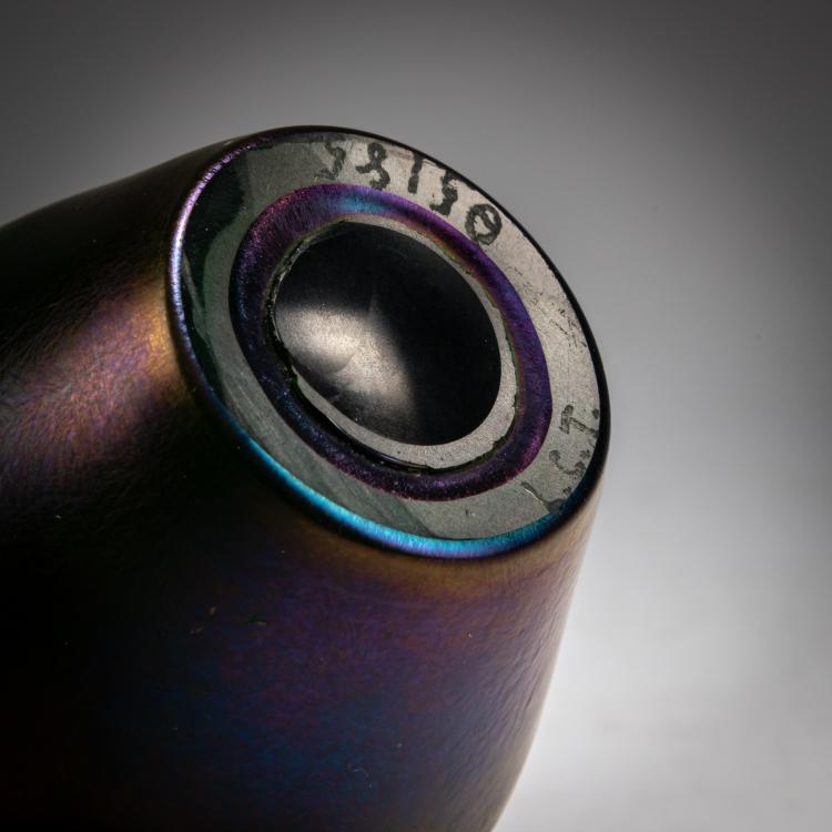 Bild 2 zu Objekt, Miniatur 'Favrile'-Vase, 1901, Louis C. Tiffany, Tiffany, New York, 180A 136