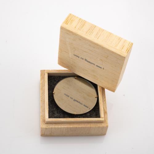 Brosche 'I see myself in you', 2002