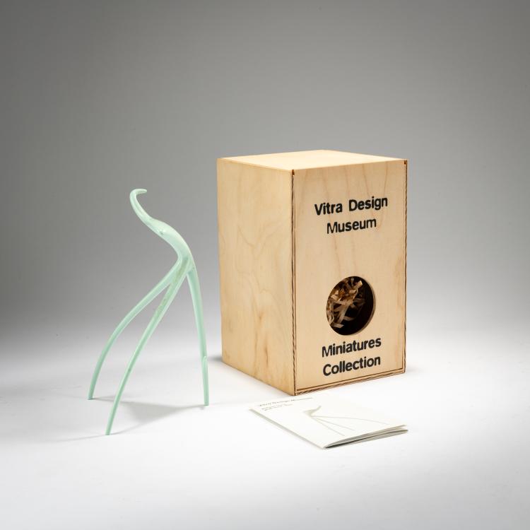 Bild 2 zu Objekt, Miniature stool 'WW Stool', 1990s/2000s, Philippe Starck, Vitra Design Museum, Weil am Rhein, 180B 552