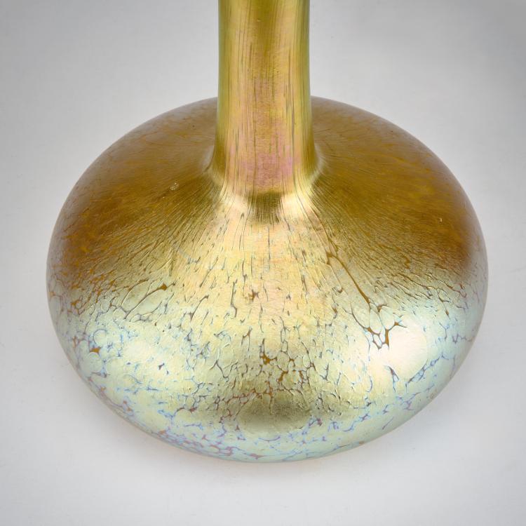 Bild 2 zu Objekt, Hohe 'Papillon'-Vase, 1898-1900, L&ouml;tz Wwe., Klosterm&uuml;hle / Klastersky Mlyn, 180A 117