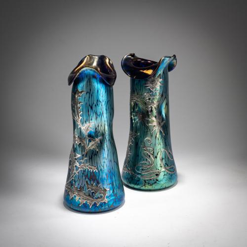 Zwei 'Papillon'-Vasen mit Silver-Overlay, 1898-1900
