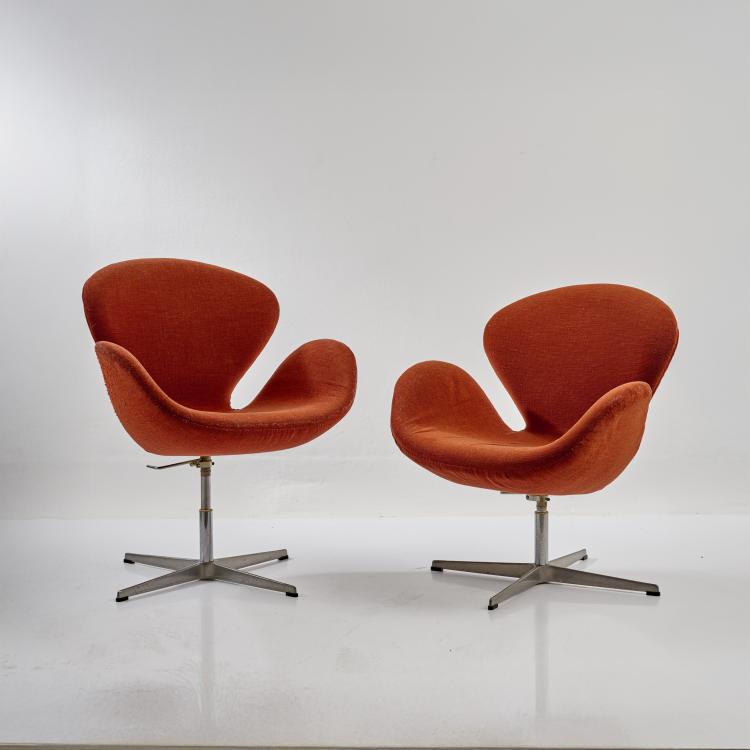 Hauptbild zu Objekt, Two 'Swan' armchairs, 1957/58, Arne Jacobsen, Fritz Hansen, Aller&oslash;d, 180B 480