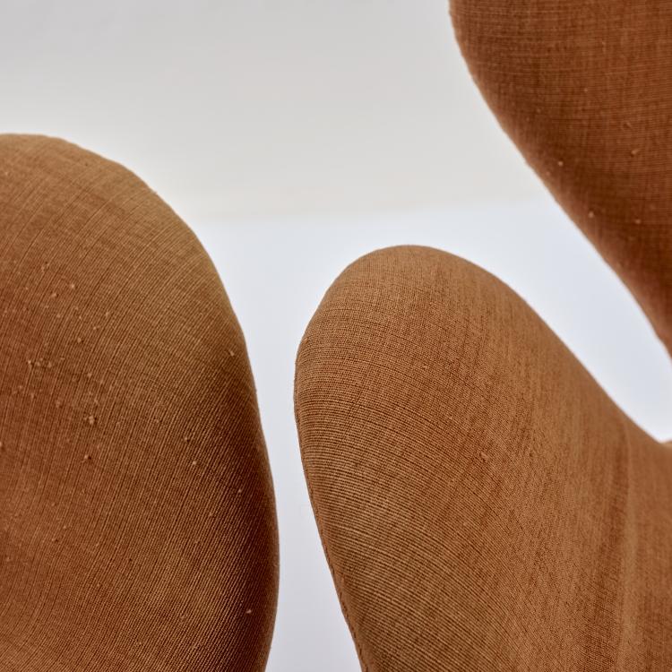 Bild 4 zu Objekt, Two 'Swan' armchairs, 1957/58, Arne Jacobsen, Fritz Hansen, Aller&oslash;d, 180B 479