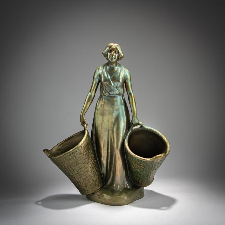 Hauptbild zu Objekt, Female figure with two baskets, c. 1903, Vilmos Zsolnay, Zsolnay, P&eacute;cs, 180A 373