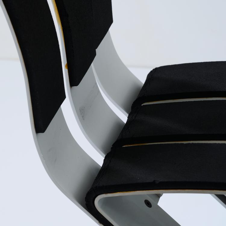 Bild 5 zu Objekt, Zwei St&uuml;hle 'School Chair', 1988, Ron Arad, Vitra Design, Weil am Rhein, 180B 549