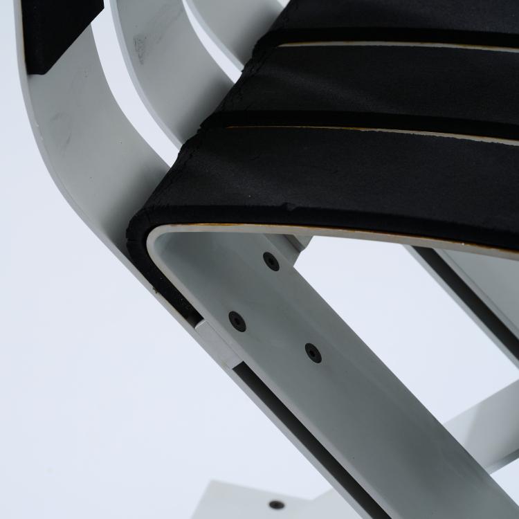 Bild 7 zu Objekt, Zwei St&uuml;hle 'School Chair', 1988, Ron Arad, Vitra Design, Weil am Rhein, 180B 549