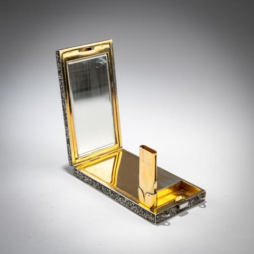 Schminkdose mit Lippenstifthalter, um 1928