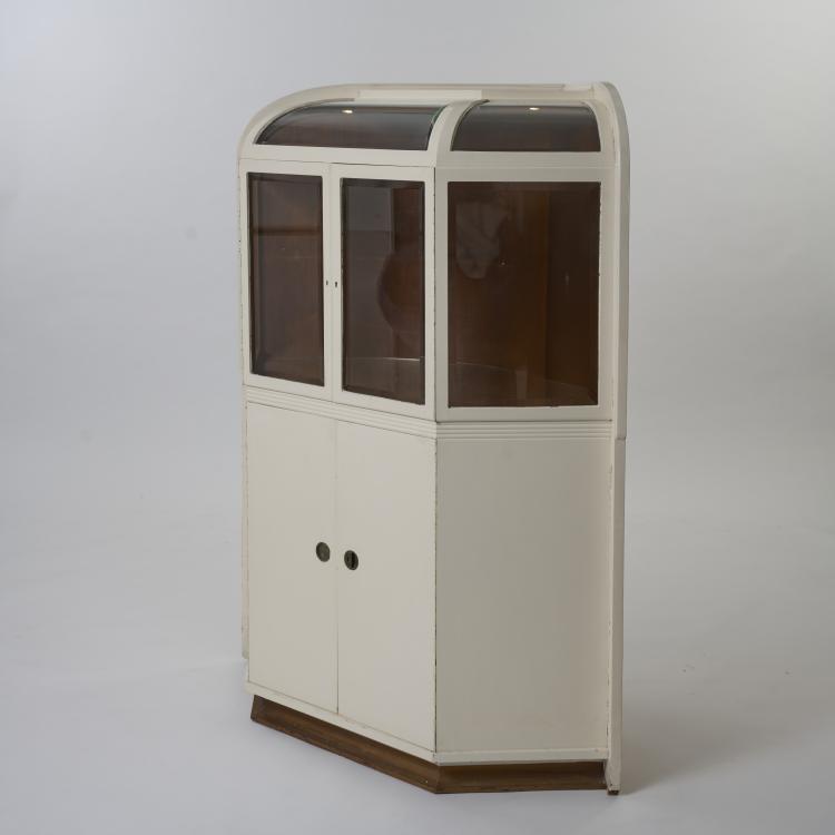 Hauptbild zu Objekt, Display cabinet from the dining room of Else von Guaita-Lampe, 1906, Henry van de Velde, Scheidemantel, H., Weimar, 180B 395