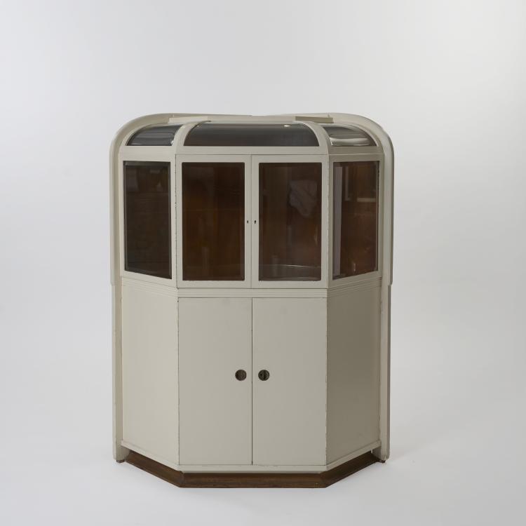 Bild 1 zu Objekt, Display cabinet from the dining room of Else von Guaita-Lampe, 1906, Henry van de Velde, Scheidemantel, H., Weimar, 180B 395