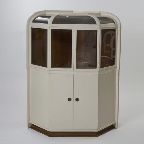 Display cabinet from the dining room of Else von Guaita-Lampe, 1906
