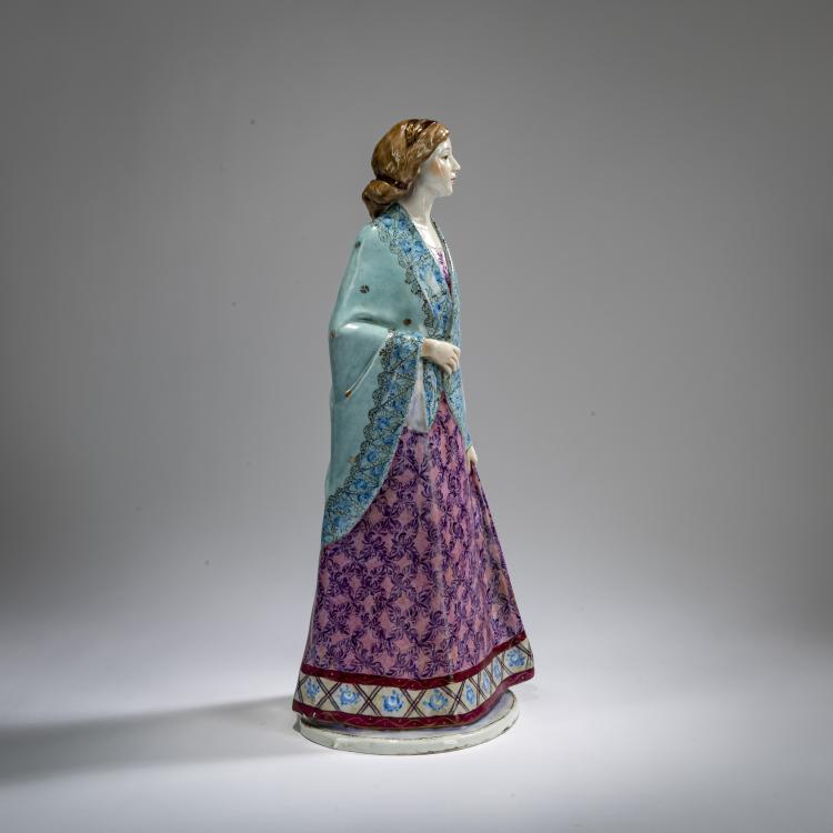 Bild 1 zu Objekt, 'Lady with Cape', 1910, Karl Theodor Eichler, Meissen, StPM, 180A 277
