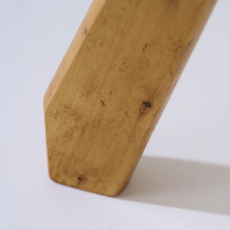 Bild 2 zu Objekt, 'Meribel' stool, 1962, Charlotte Perriand, Blanchon, Georges; Sentou, Paris; Steph Simon, 180B 542