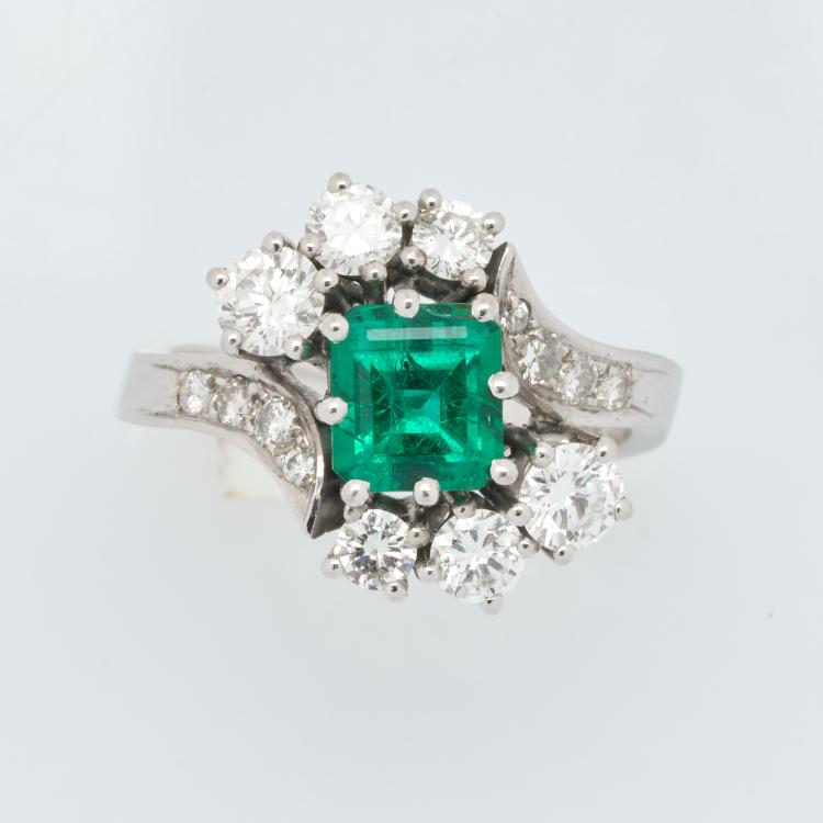 Bild 2 zu Objekt, Cocktailring mit Smaragd und Diamanten, 180C 750