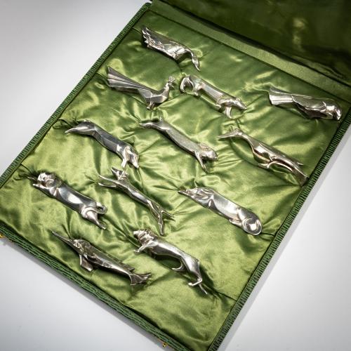 Zwölf Messerbänkchen in Etui, um 1925