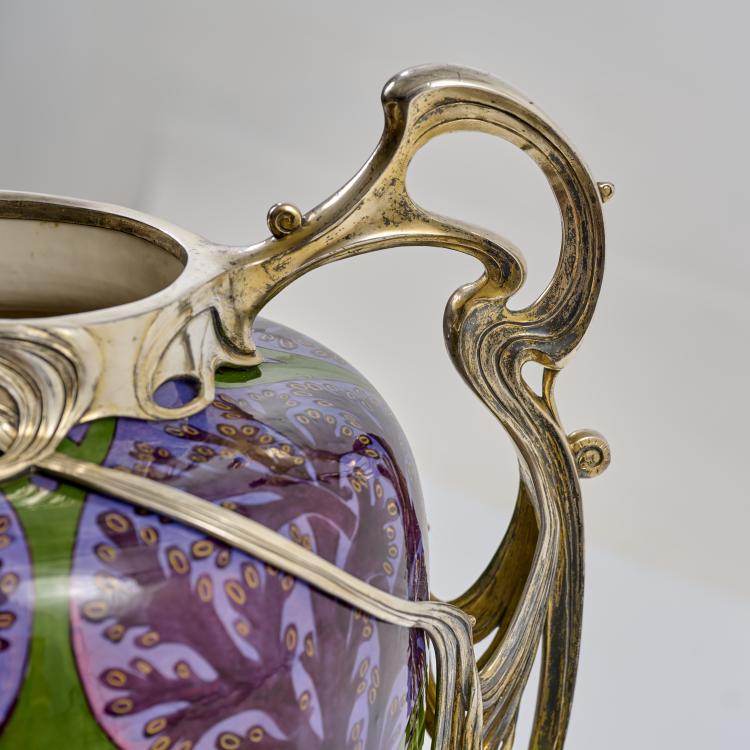 Bild 2 zu Objekt, Important handle vase with underwater decoration, c. 1899, Hermann Gradl, Orivit-Metallwarenfabrik, K&ouml;ln, 180A 234