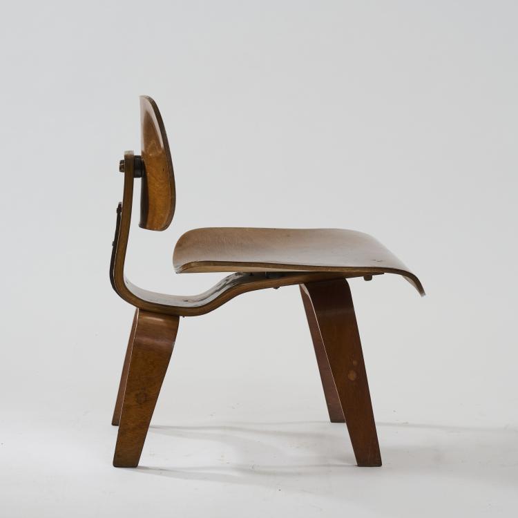 Hauptbild zu Objekt, Armchair 'LCW', 1946 (design), Charles & Ray Eames, Miller Herman, S&uuml;damerika, 181A 214