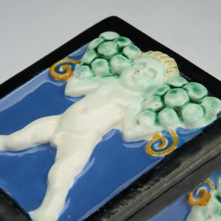 Bild 2 zu Objekt, Blumengef&auml;&szlig; mit vier Puttenreliefs, 1907, Michael Powolny, Wiener Keramik, 180A 368