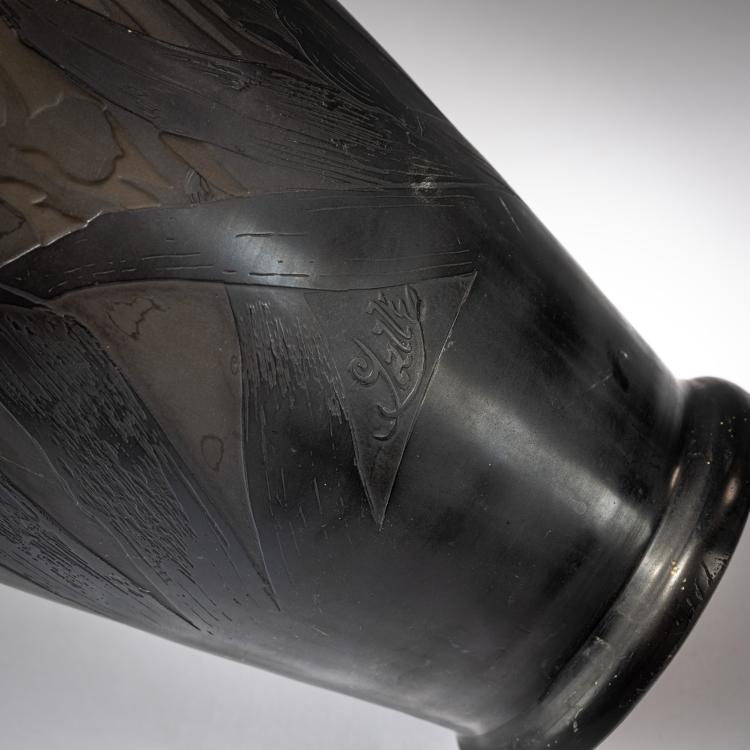 Bild 3 zu Objekt, Huge vase 'Iris', 1908-20, Gall&eacute;, Nancy, 182A 115