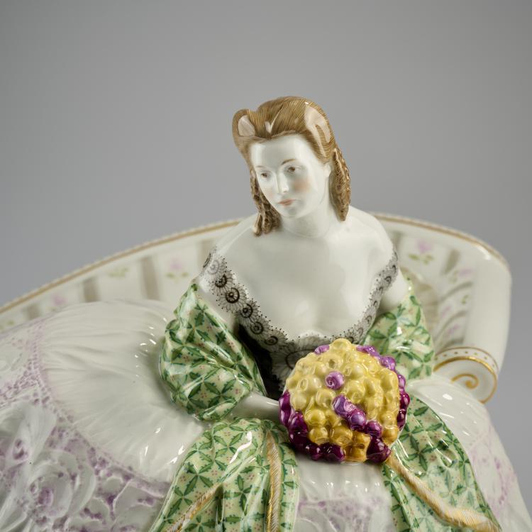 Bild 4 zu Objekt, Seated lady clad in a crinoline, 1909, Carl Reschke, Berlin, KPM, 182A 396